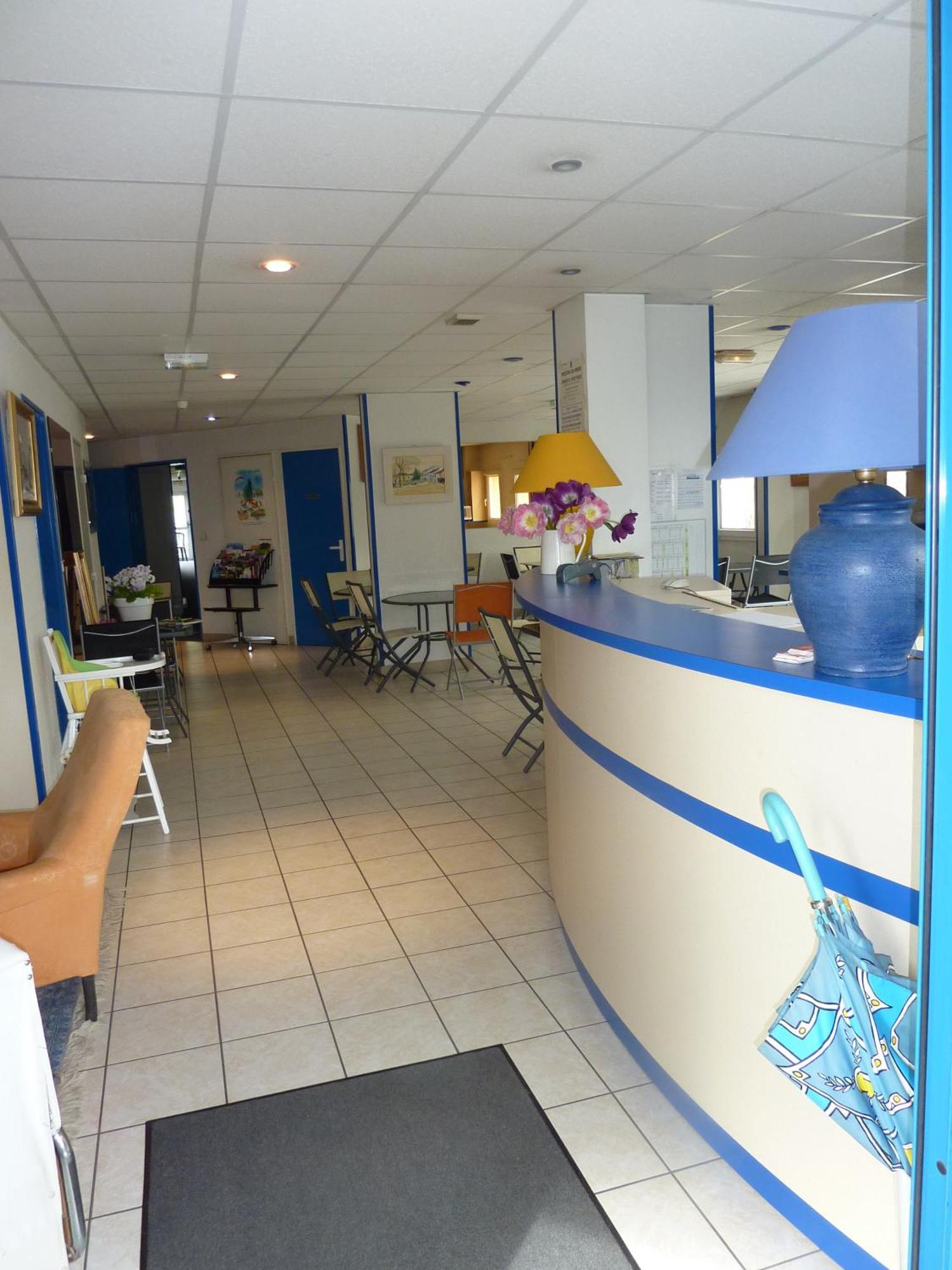 Lac'Hotel France Montreal La Cluse Экстерьер фото