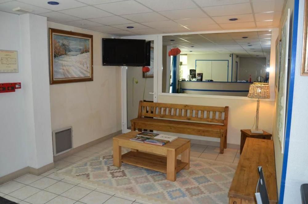 Lac'Hotel France Montreal La Cluse Экстерьер фото